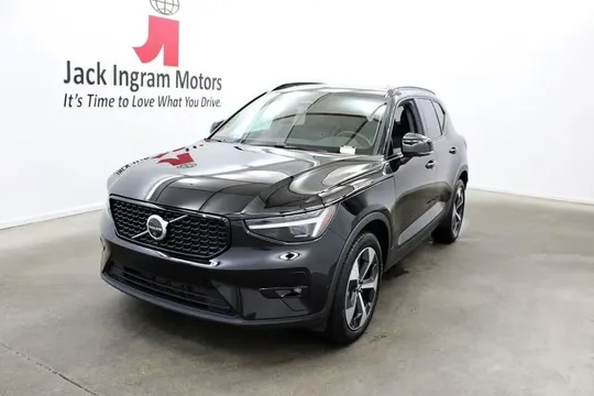 2026 Volvo XC40 B5 Plus