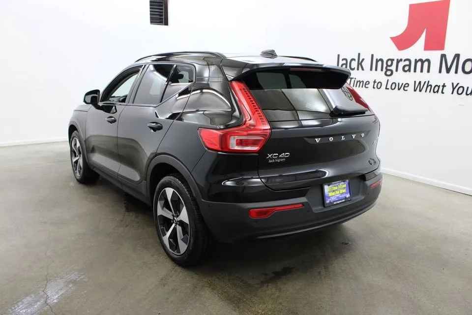 2026 Volvo XC40 - Image 3 of 20