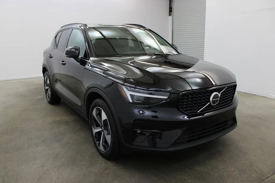 2026 Volvo XC40 - Image 5 of 20
