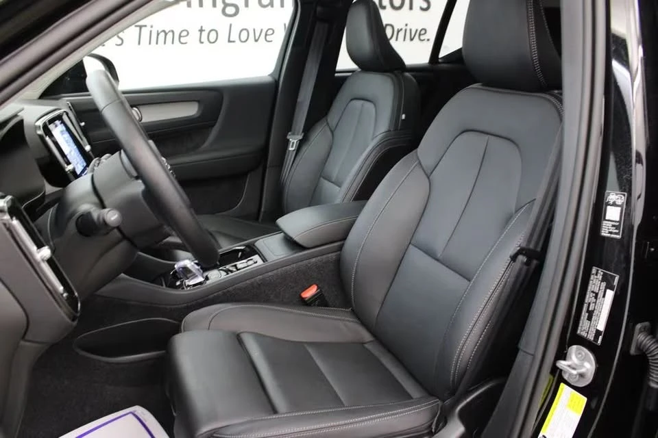 2026 Volvo XC40 - Image 11 of 20