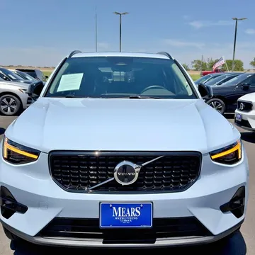2026 Volvo XC40 B5 Plus