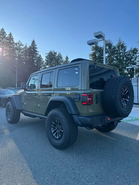 2026 Jeep JL Wrangler - Image 7 of 20