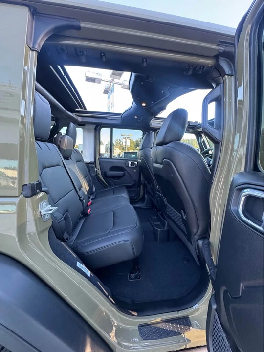 2026 Jeep JL Wrangler - Image 15 of 20