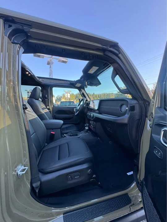 2026 Jeep JL Wrangler - Image 16 of 20