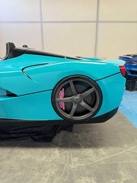 2026 Ferrari LaFerrari - Image 7 of 10