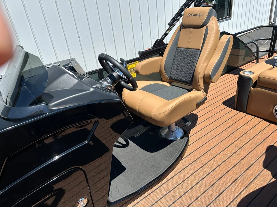 2027 Bentley - Image 6 of 10