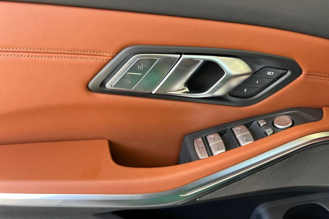 2027 BMW - Image 14 of 28