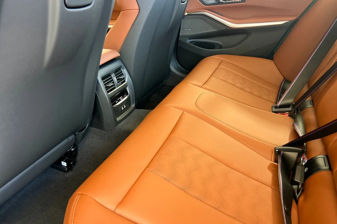 2027 BMW - Image 20 of 28