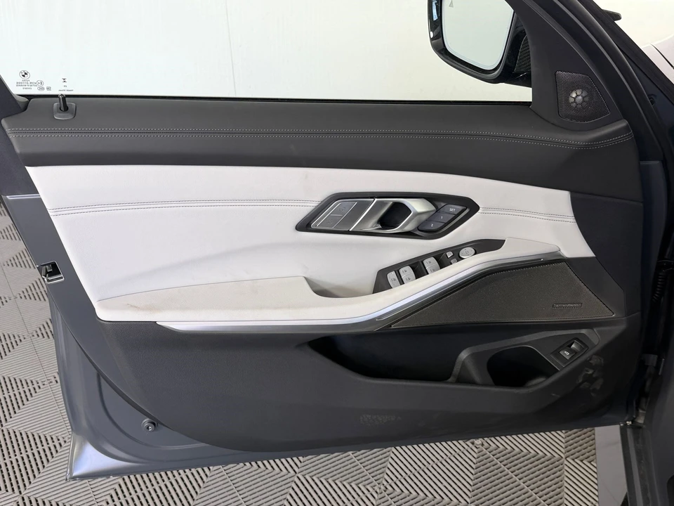 2027 BMW - Image 12 of 31