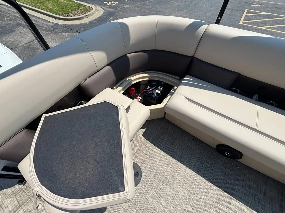 2027 Bentley - Image 11 of 20