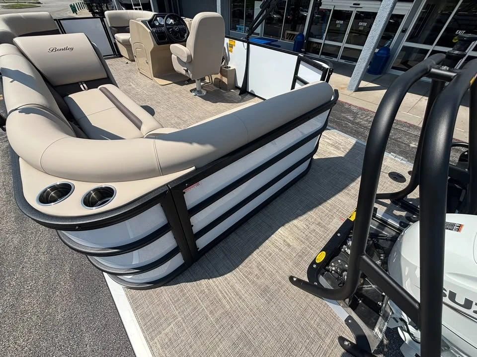 2027 Bentley - Image 15 of 20
