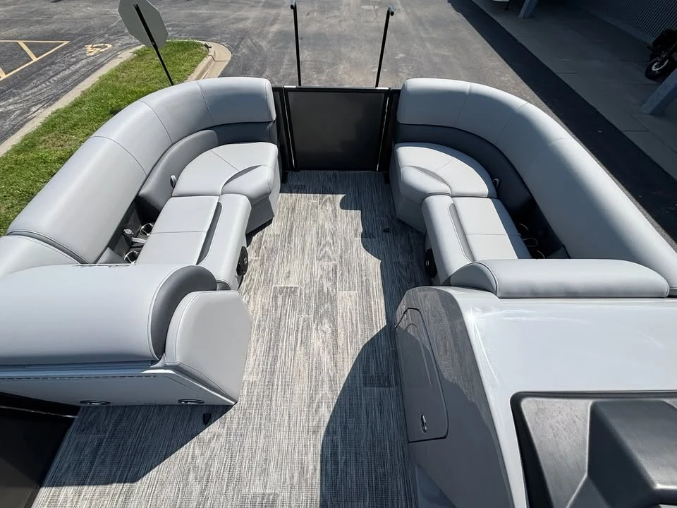 2027 Bentley - Image 13 of 20