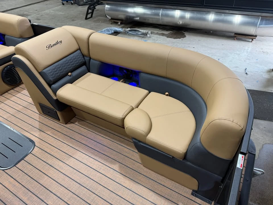 2027 Bentley - Image 9 of 20