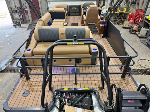2027 Bentley Elite 223 Lounge Swingback Tritoon