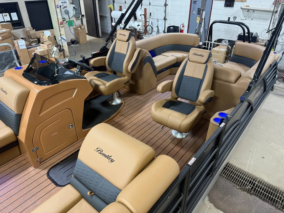 2027 Bentley - Image 4 of 20