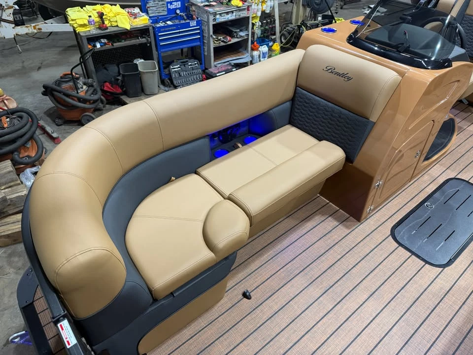 2027 Bentley - Image 9 of 20