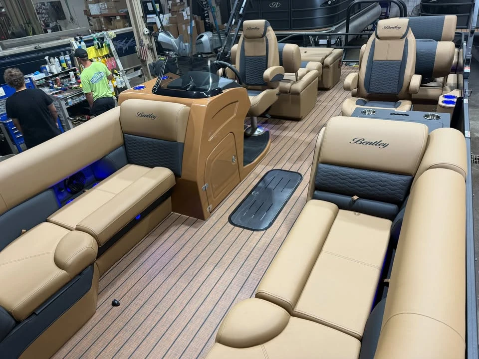 2027 Bentley - Image 19 of 20