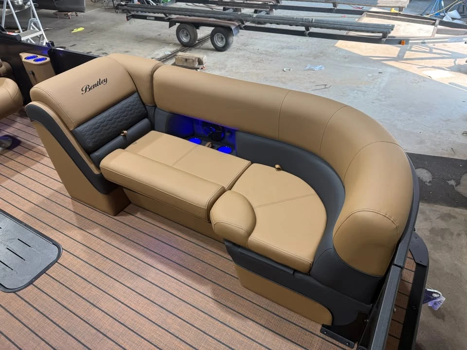 2027 Bentley - Image 10 of 20