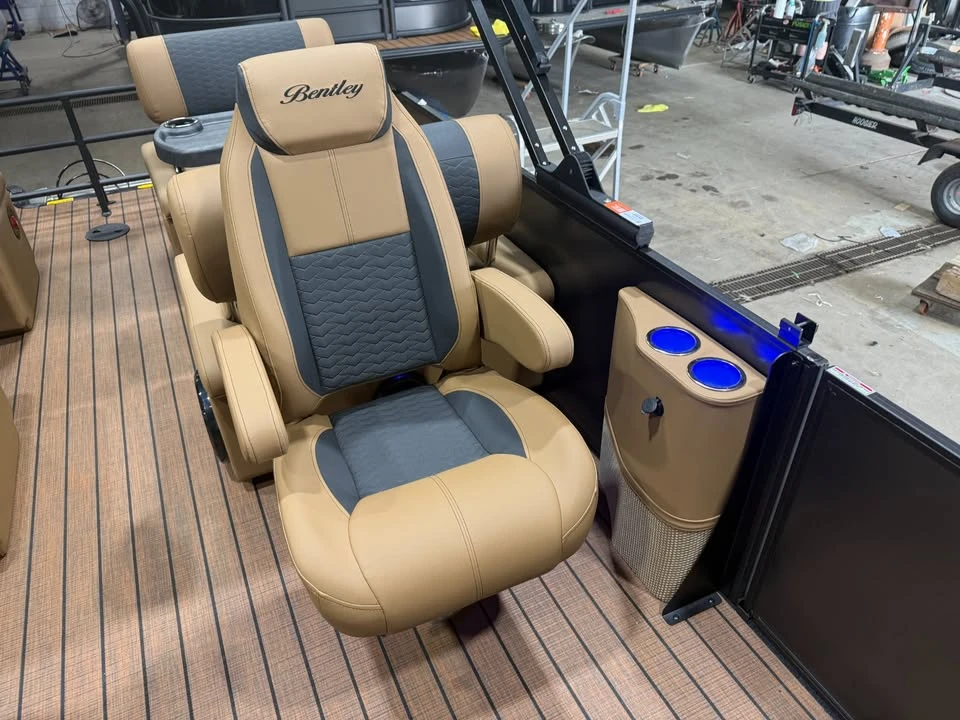 2027 Bentley - Image 11 of 20