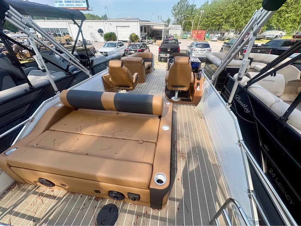 2027 Bentley - Image 7 of 8