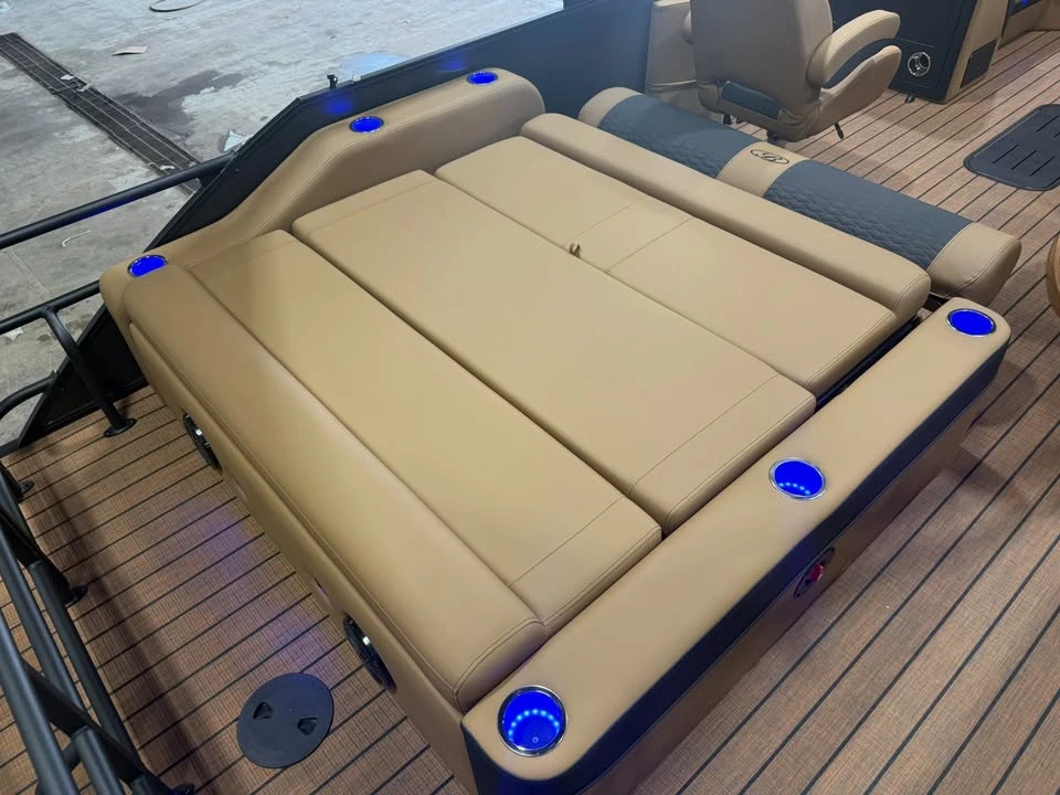 2027 Bentley - Image 17 of 20