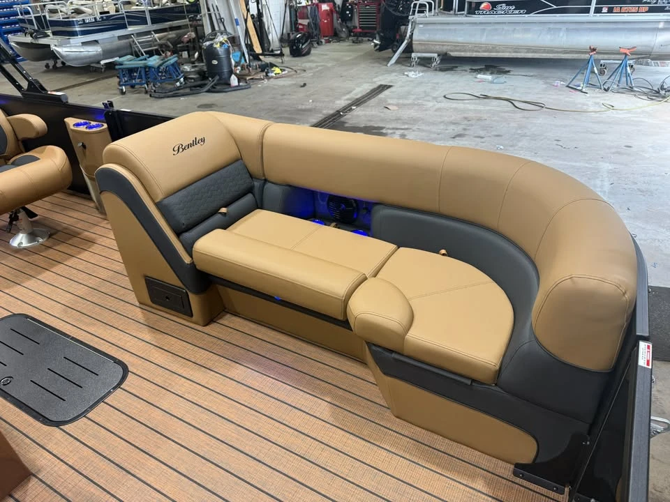 2027 Bentley - Image 9 of 20