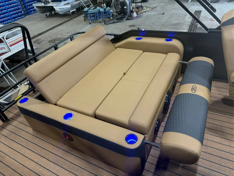 2027 Bentley - Image 16 of 20
