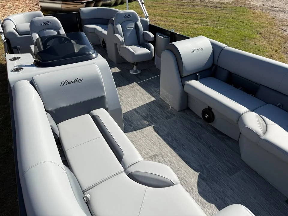 2027 Bentley - Image 17 of 20