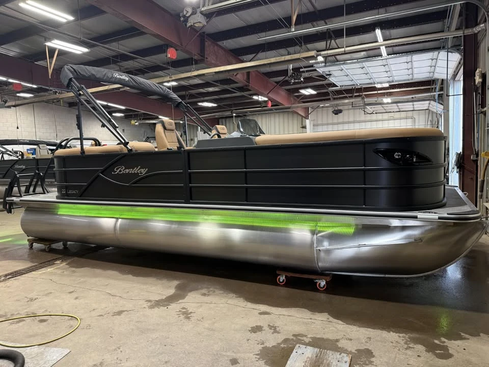 2027 Bentley - Image 18 of 19