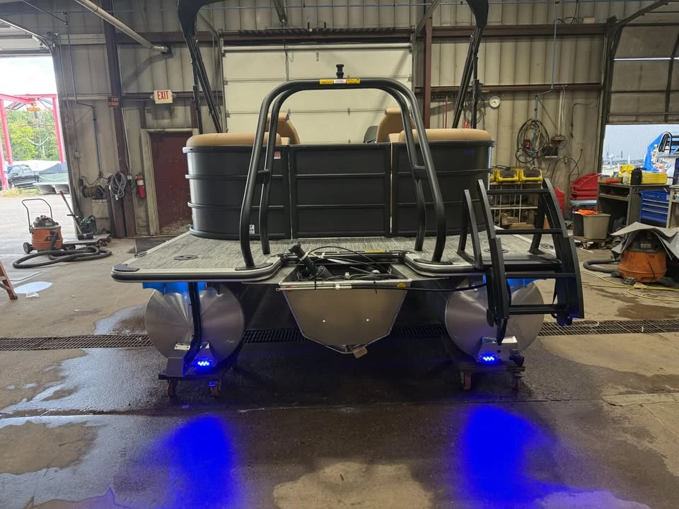 2027 Bentley - Image 17 of 19