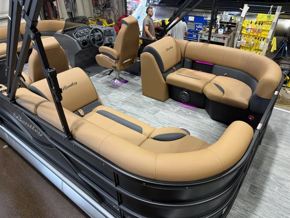 2027 Bentley - Image 4 of 19