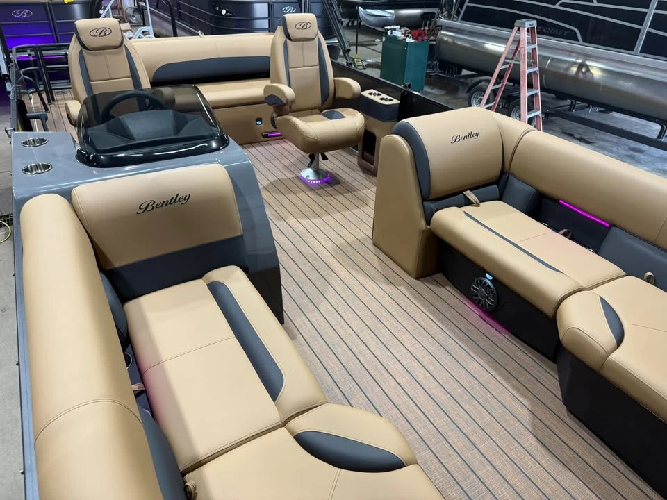 2027 Bentley - Image 17 of 20
