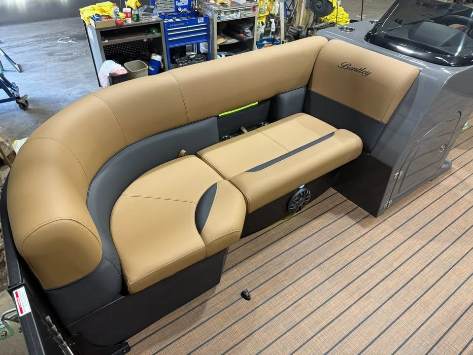 2027 Bentley - Image 7 of 20