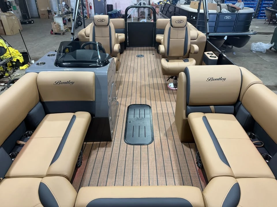 2027 Bentley - Image 7 of 20