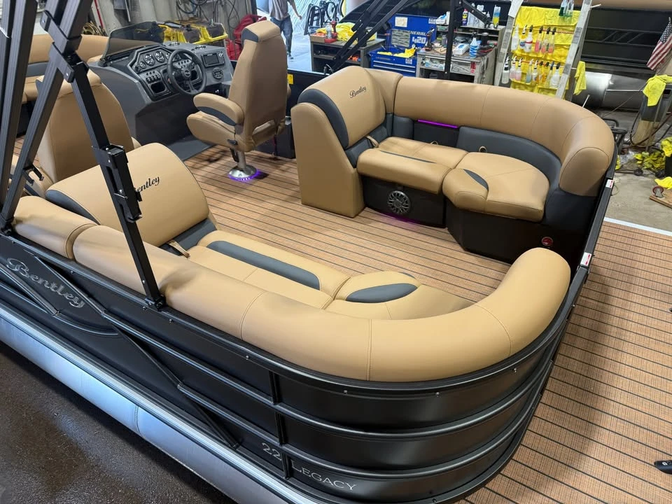 2027 Bentley - Image 4 of 20