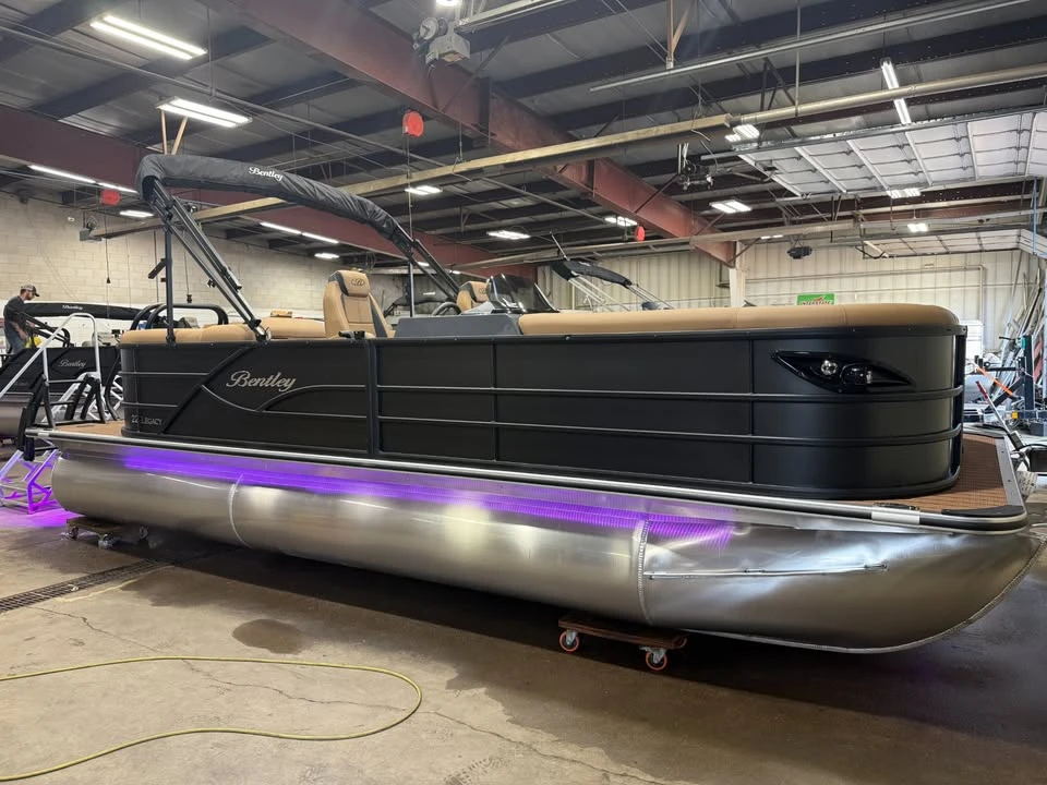 2027 Bentley - Image 19 of 20
