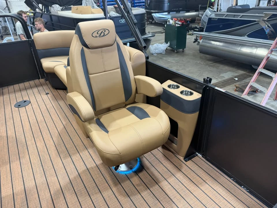 2027 Bentley - Image 10 of 20