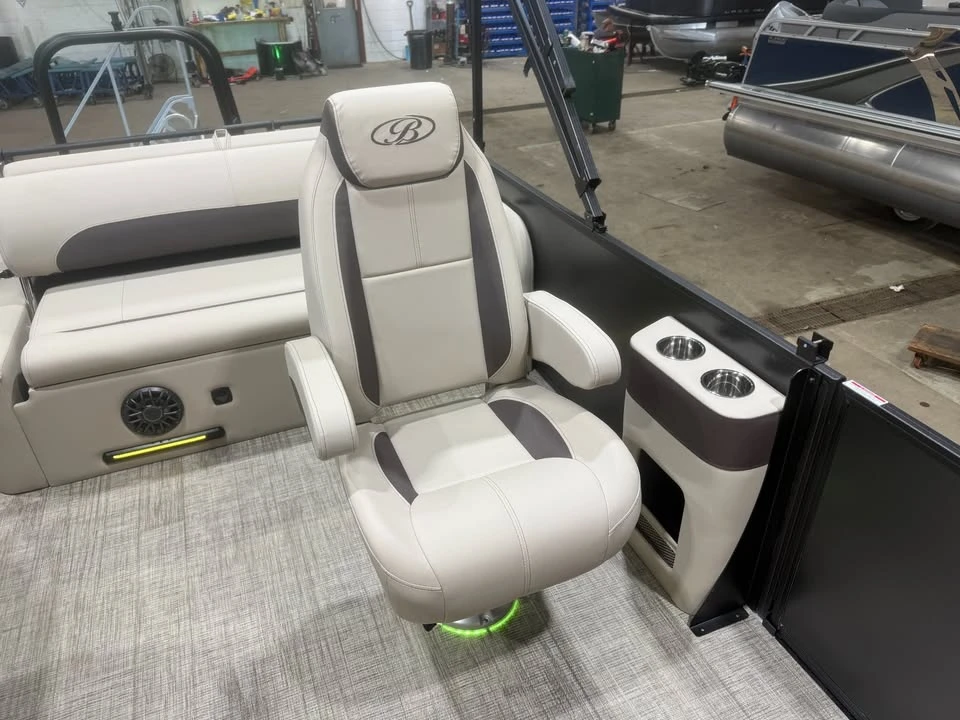 2027 Bentley - Image 9 of 20