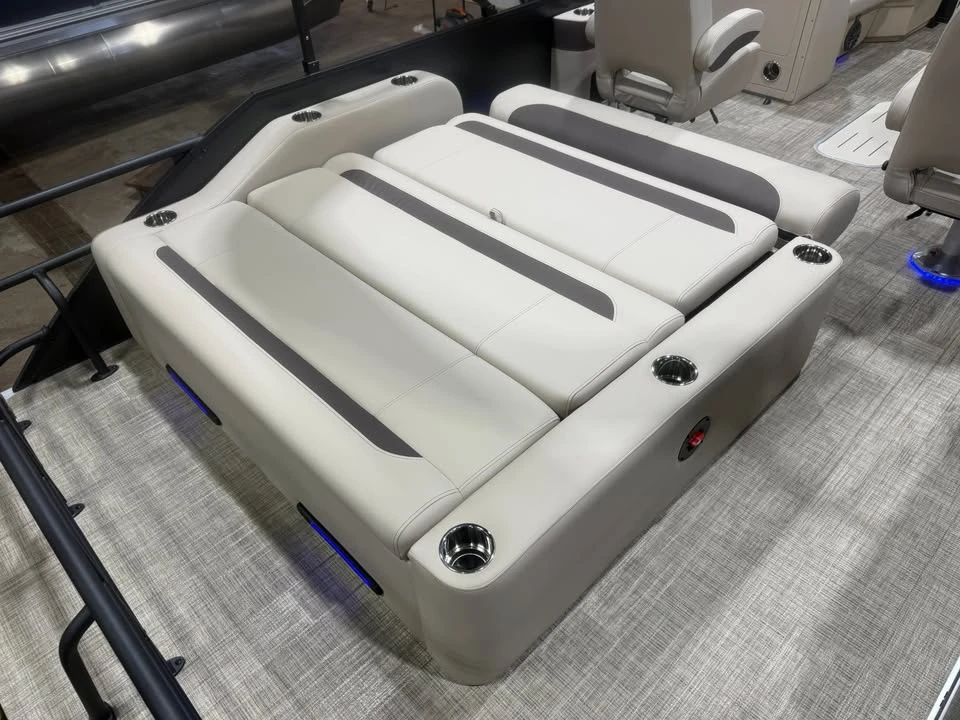 2027 Bentley - Image 13 of 20