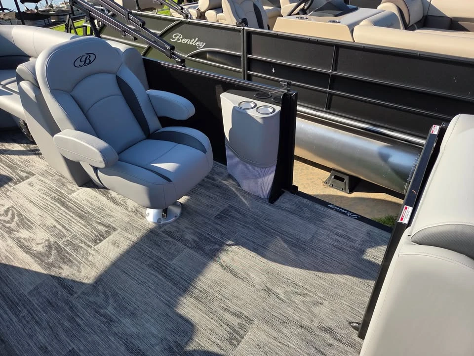 2027 Bentley - Image 8 of 10