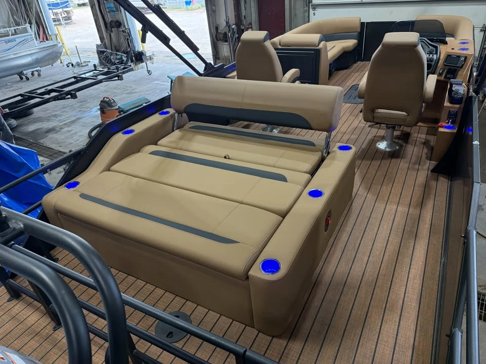 2027 Bentley - Image 17 of 20