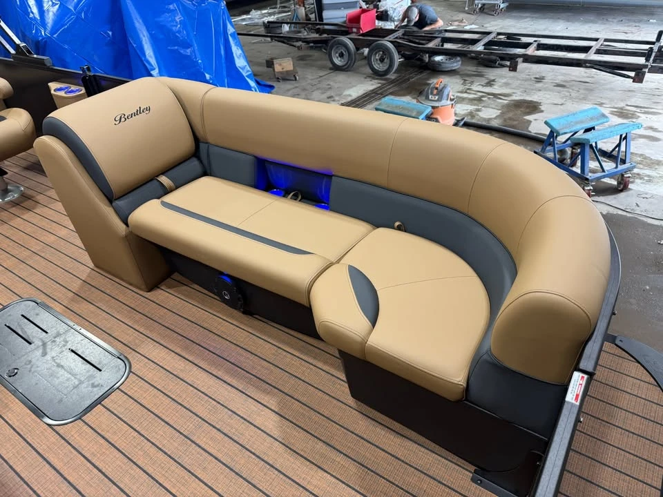 2027 Bentley - Image 9 of 20