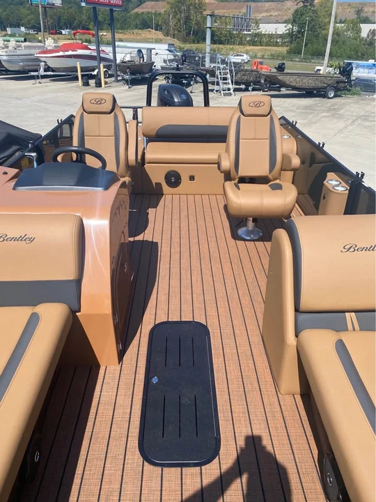 2027 Bentley - Image 12 of 20