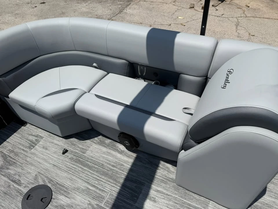 2027 Bentley - Image 16 of 20