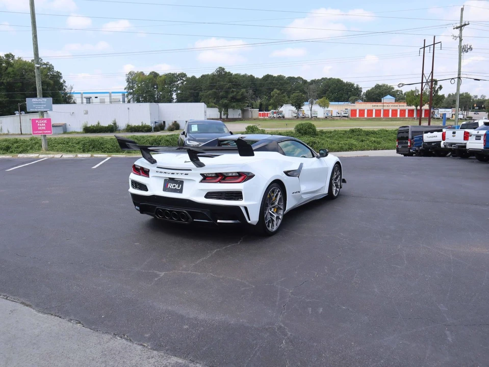 2027 Chevrolet Corvette C8 Grand Sport - Image 15 of 31