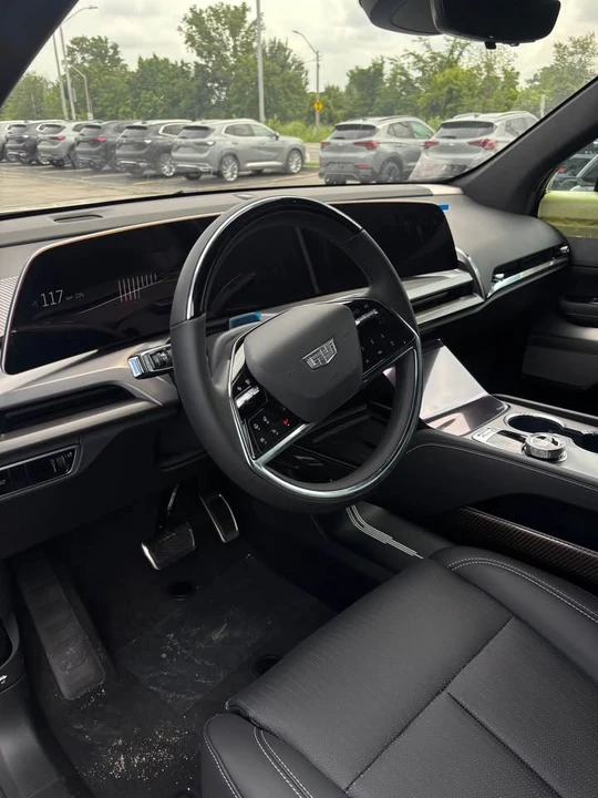 2027 Cadillac Vistiq - Image 3 of 9