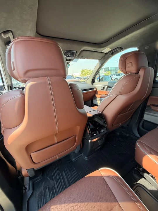 2027 Cadillac Vistiq - Image 14 of 17