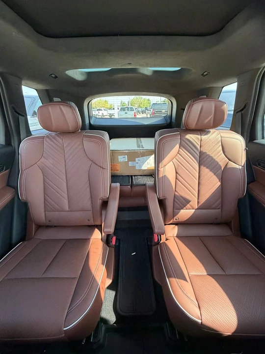 2027 Cadillac Vistiq - Image 15 of 17