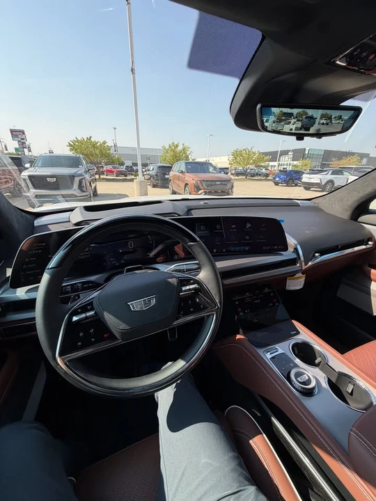 2027 Cadillac Vistiq - Image 8 of 17