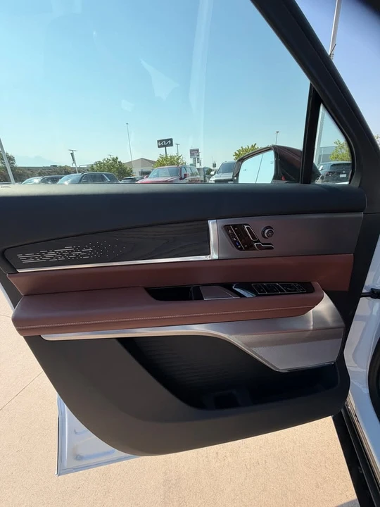 2027 Cadillac Vistiq - Image 13 of 17